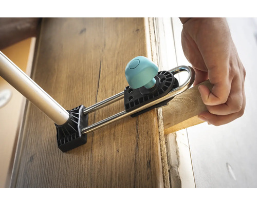 Instrument pentru montarea unui toc de ușă