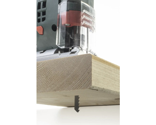 Fierăstrău vertical tăind lemn