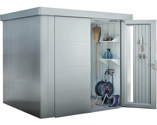 Dulap de grădină cu ușă glisantă și ușă deschisă cu unelte, rafturi și accesorii de grădină