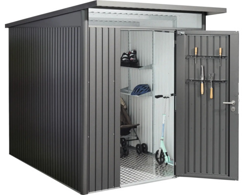 Căsuță de grădină metalică cu ușa deschisă și vedere la interior, inclusiv rafturi și unelte de grădinărit