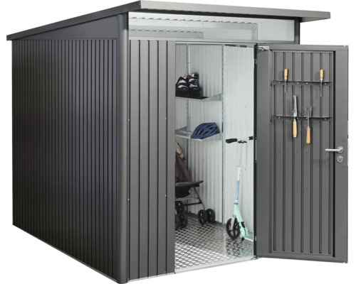 Magazie metalică pentru unelte cu uși deschise, rafturi interne și unelte de grădină