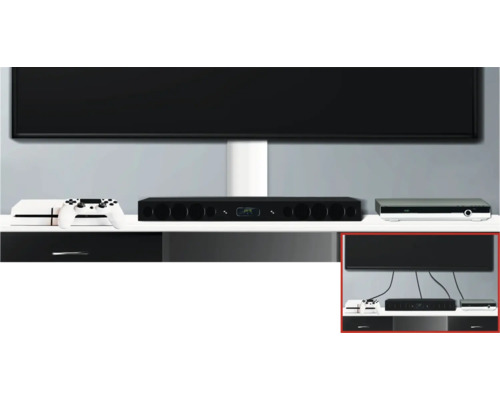 O scenă modernă de sufragerie cu un televizor, o consolă de jocuri, un sistem de sunet și un player Blu-ray pe un dulap media elegant.