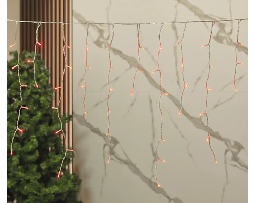 Șir de lumini cu fire LED atârnate
