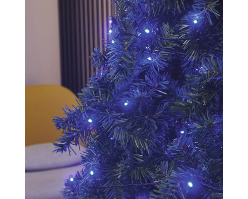 Prim-plan cu un pom de Crăciun cu iluminare.