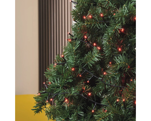 Prim-plan cu brad de Crăciun cu luminițe roșii