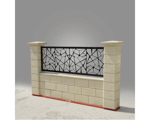 Gard din beton cu design modern și inserție decorativă din metal