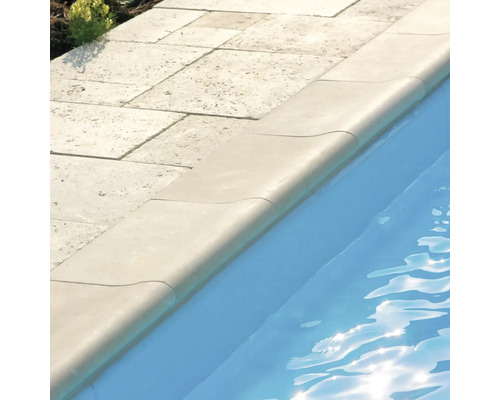 Piscină cu borduri și plăci de piatră