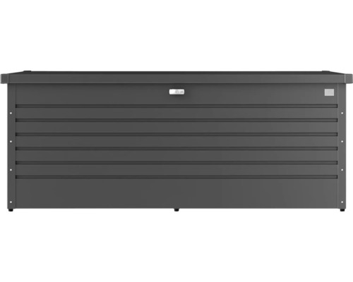 Ladă de grădină gri pentru depozitarea uneltelor de grădinărit și a pernelor pentru mobilierul de grădină.