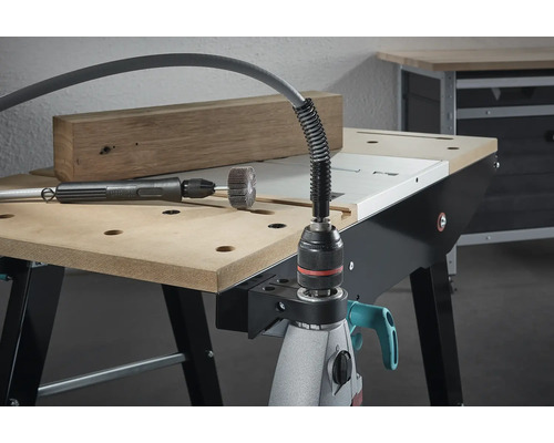 Arbore de foraj flexibil Wolfcraft pe un banc de lucru cu unealtă de șlefuit