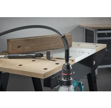 Arbore flexibil cu disc abraziv pe un banc de lucru