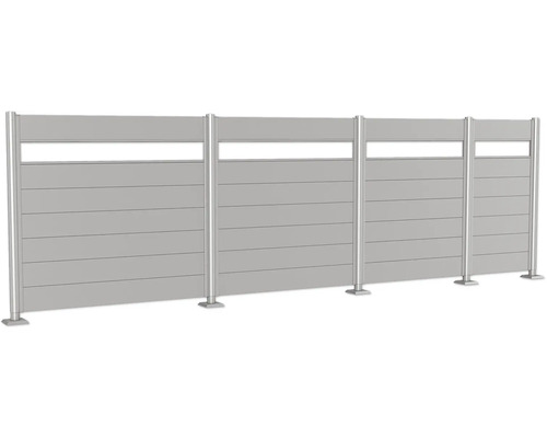 Gard de confidențialitate cu lamele orizontale și stâlpi metalici