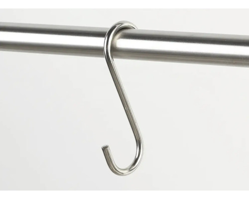 Cârlig în formă de S din metal pe o bară