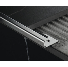 Șină de faianță metalică între două plăci