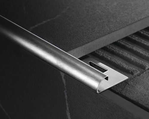 Profil de finisare pentru plăci ceramice din metal