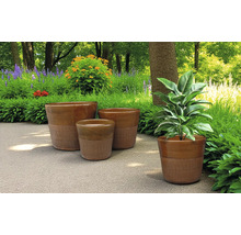 Ambianță de grădină cu vase de ceramică pentru plante, de diferite dimensiuni