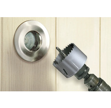 Spot încastrat lângă un ferăstrău carotier