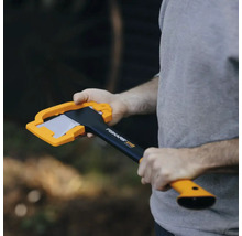 Topor Fiskars X11S în uz