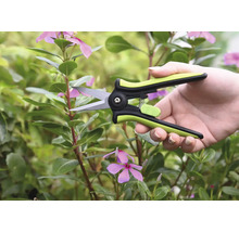 Foarfecă de grădină folosită pentru tăierea plantelor