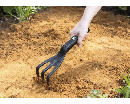 Cultivator de grădină folosit în pământ
