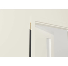 Prim-plan al unui toc de ușă cu profil de etanșare