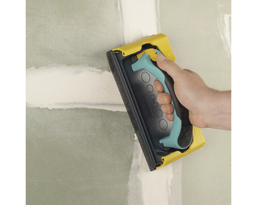 Șlefuitor manual folosit pentru șlefuirea unui perete.