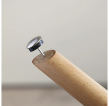 Glisor de mobilă cu cui pe un picior de lemn