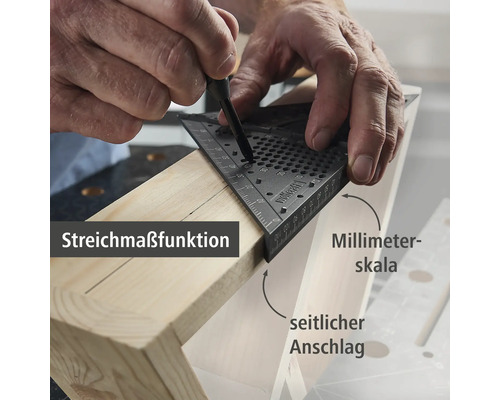 O persoană folosește un echer de marcare pentru a trasa o linie pe o bucată de lemn