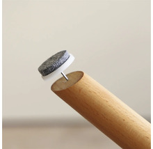 Protecție pâslă cu cui pe picior de lemn