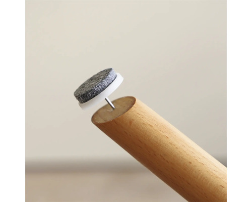 Protecție pâslă cu cui pe picior de lemn