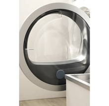 Ușă deschisă a unei mașini de spălat