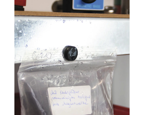 Închidere magnetică pe o pungă transparentă