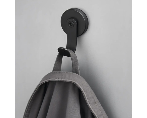 Cârlig de perete cu o geantă agățată