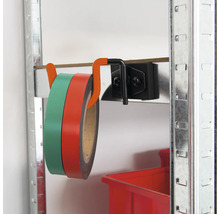 Două role de bandă izolatoare pe un suport de raft.