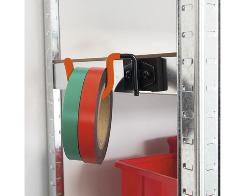 Două role de bandă izolatoare pe un suport de raft.