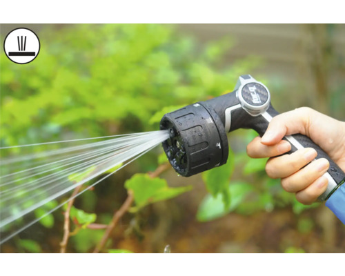 Pistol de pulverizare cu furtun de grădină folosit pentru udarea plantelor