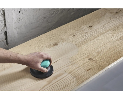 Șlefuitor manual utilizat pe o scândură de lemn