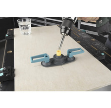 Burghiu diamantat în utilizare cu șablon de găurire pe bancul de lucru