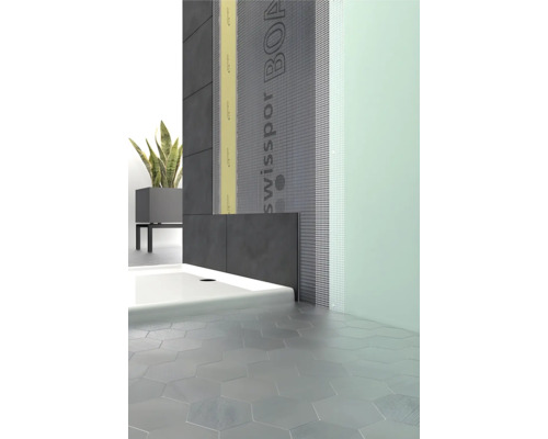 Baie cu izolație de perete și cadă de duș