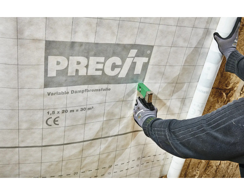 Aplicarea unei folii barieră de vapori variabile marca Precit cu un capsator