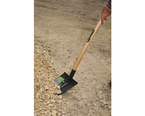 Cazan cu mâner de lemn pentru lopătarea pietrișului