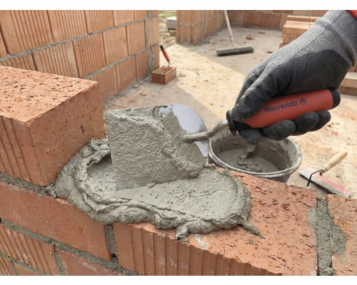 Zidirea cărămizilor cu mistria