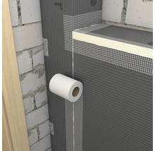 Vedere interioară a unui perete cu izolație și bandă de etanșare.