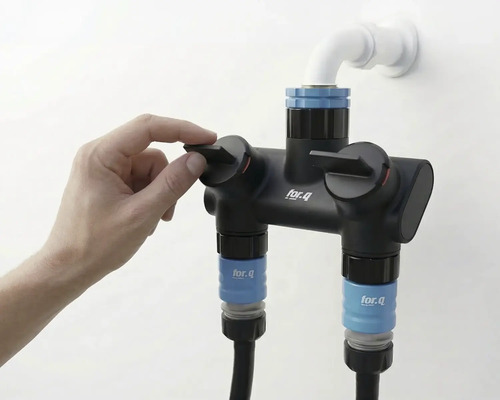 Distribuitor de apă For.q cu mâna pe regulator