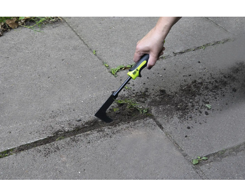 Curățător de rosturi folosit pentru îndepărtarea buruienilor dintre pavele