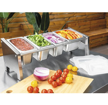 Suport din oțel inoxidabil pentru recipiente Gastronorm cu patru compartimente, umplut cu legume proaspete și sos pe o masă de lucru.