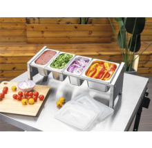 Stație de preparare Tenneker din oțel inoxidabil cu patru recipiente Gastronorm pe o masă metalică, umplută cu sosuri și legume tăiate pentru grătar.