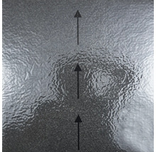 Suprafață gri structurată cu trei săgeți negre care indică direcția de montare.