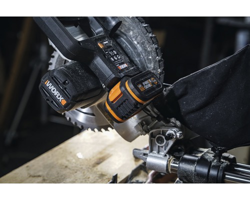 Logo Worx pe un ferăstrău circular cu acumulator