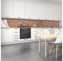 Protecție perete bucătărie cu model de cărămidă într-o bucătărie albă