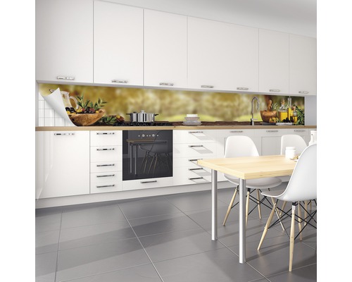 Protecție perete bucătărie cu motiv de măsline în bucătărie modernă